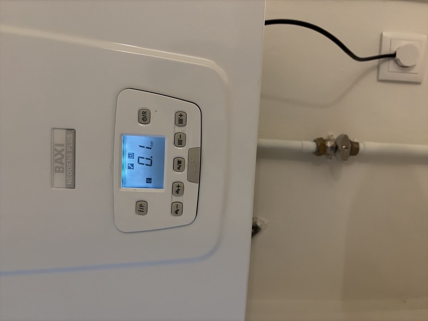 Boiler display showing 0.1 bar low pressure